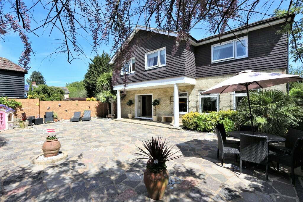 5 bedroom detached house for sale in Chapel Lane, Chigwell, Essex, IG7