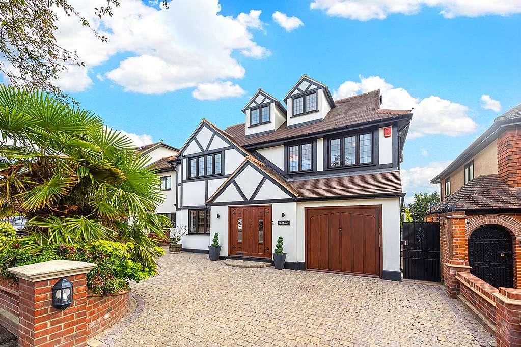 5 bedroom detached house for sale in Mount Pleasant Road, Chigwell