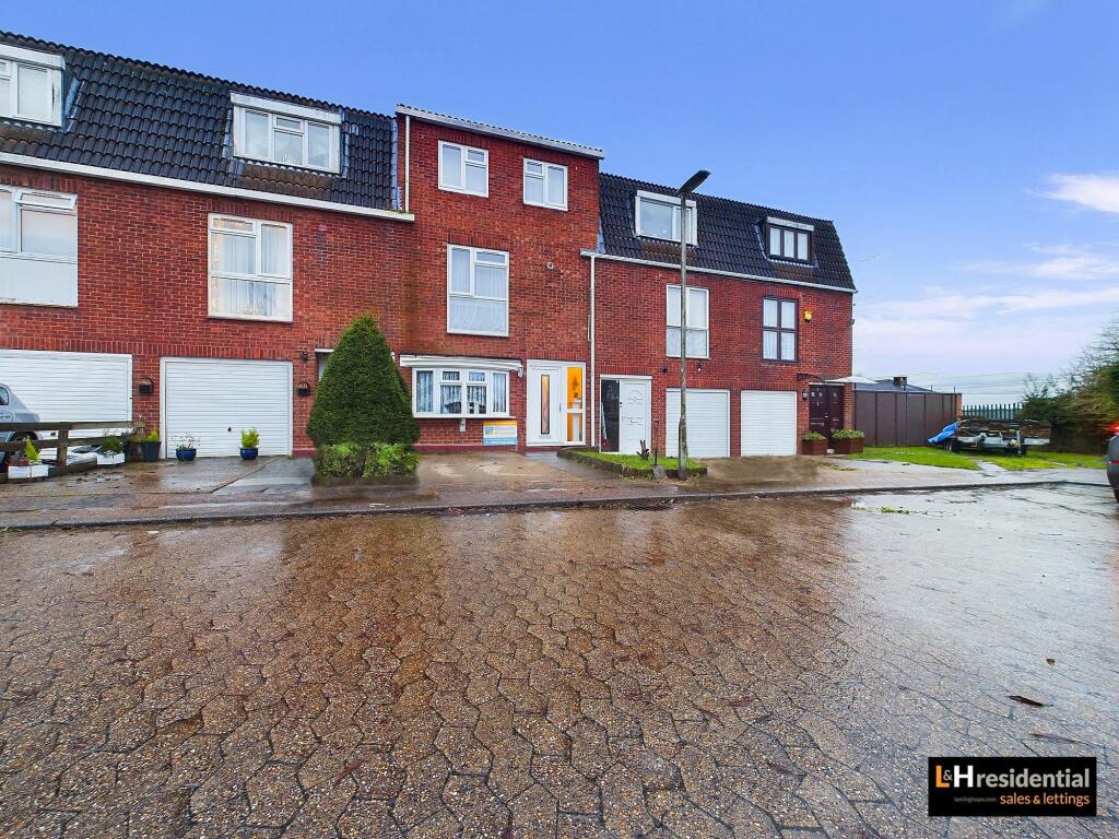 4 bedroom terraced house for sale in Stainer Road, Borehamwood, WD6