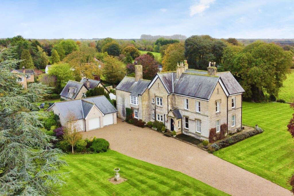 5 bedroom detached house for sale in Nethergate, Nafferton, Driffield