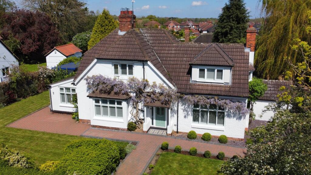 3 bedroom detached house for sale in Swanland Road, Hessle, HU13 0NJ, HU13