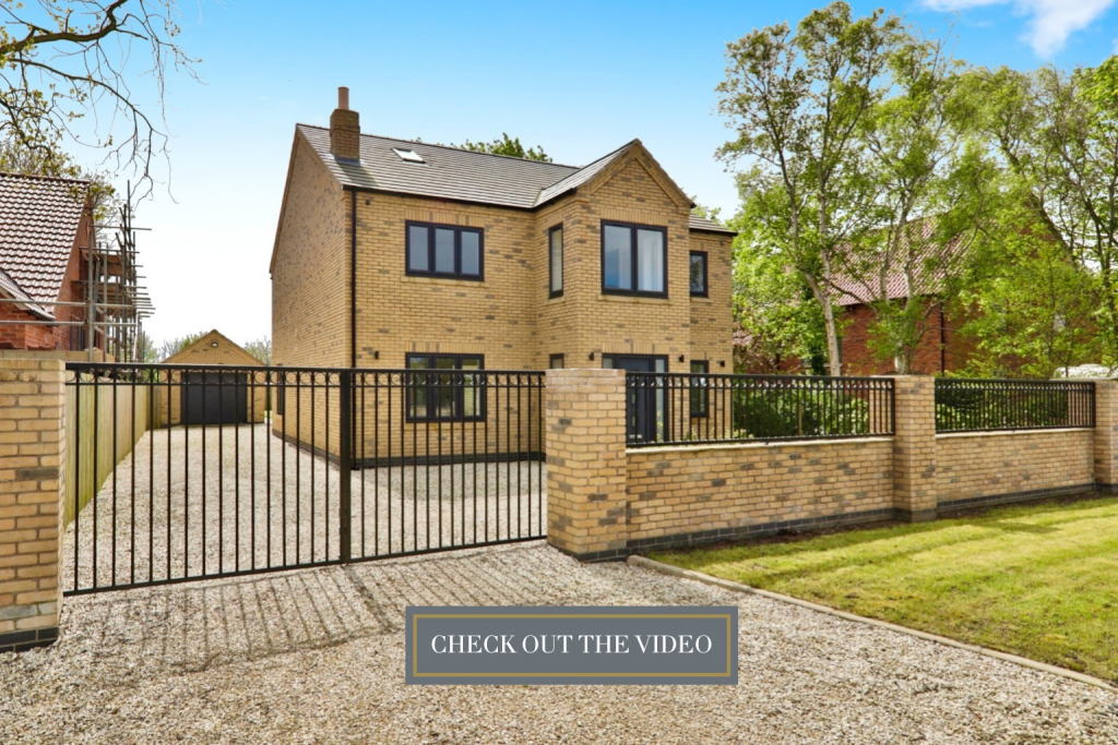 6 bedroom detached house for sale in North Leys Road, Hollym