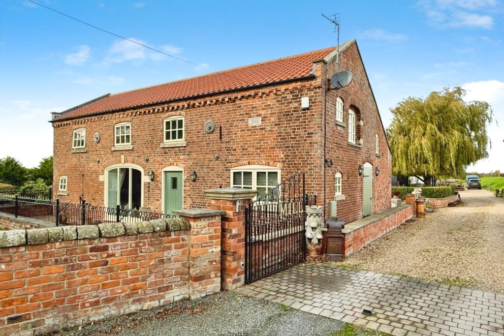 Main image of property: Ferry Road, Barrow Haven, Barrow-Upon-Humber, Lincolnshire, DN19 7EY