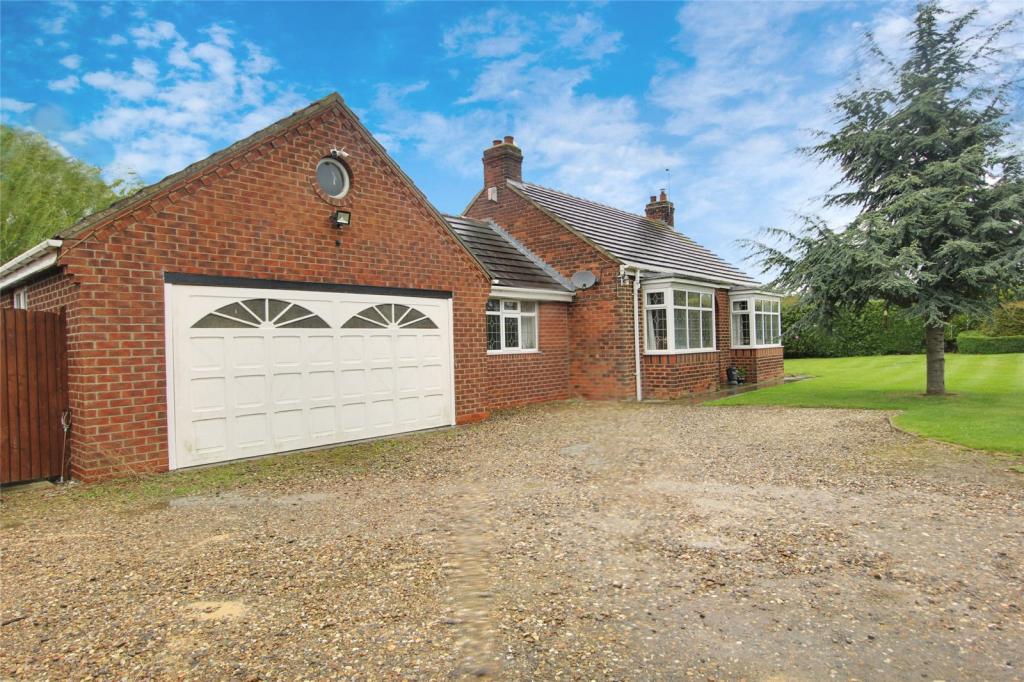 3 bedroom bungalow for sale in Meaux, Beverley, East Riding of Yorkshi