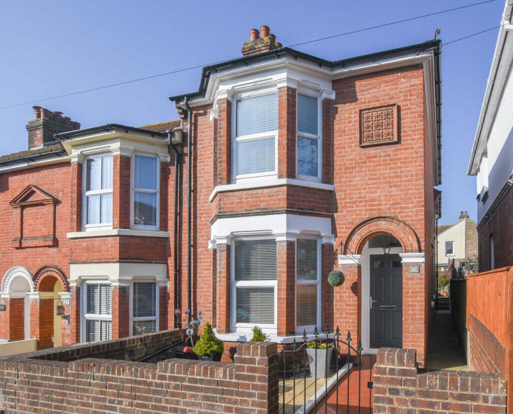 3 bedroom end of terrace house for sale in Stanhope Road, Dover, CT16