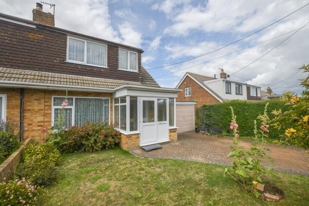 3 bedroom semidetached house for sale in Hardy Road, St Margarets at