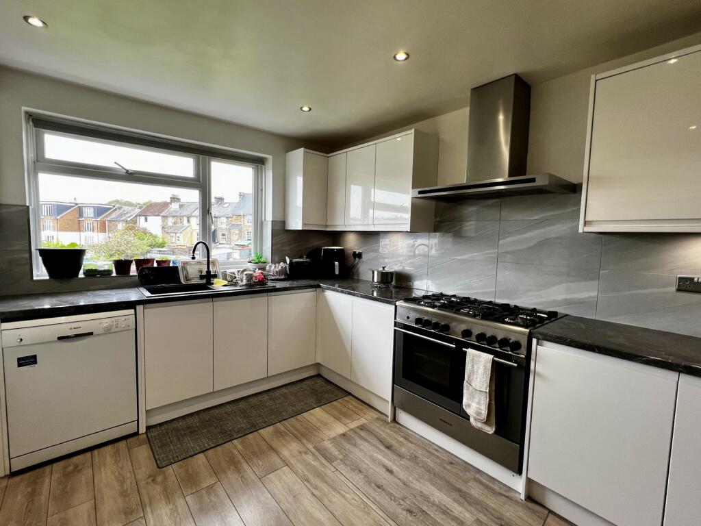 Additional image 8 of Park Avenue, Dover, CT16