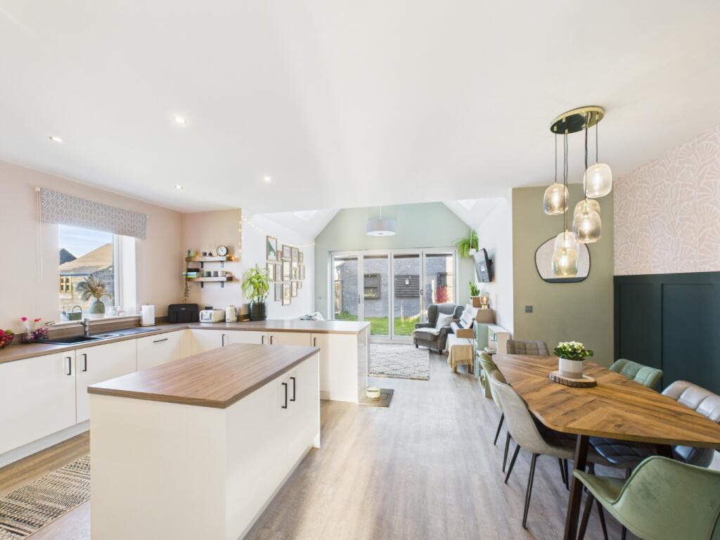 Main image of property: Memory Lane, Kingswood,  HU7 3LP