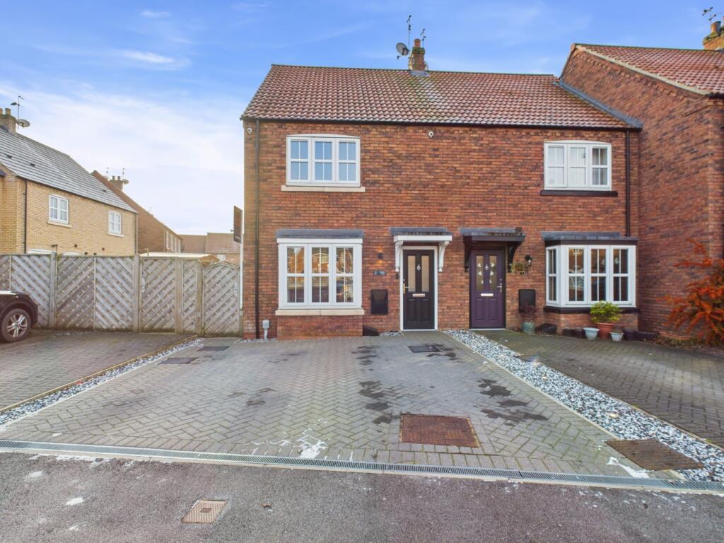 Main image of property: Hamlet Drive, Hull, HU7 3FG