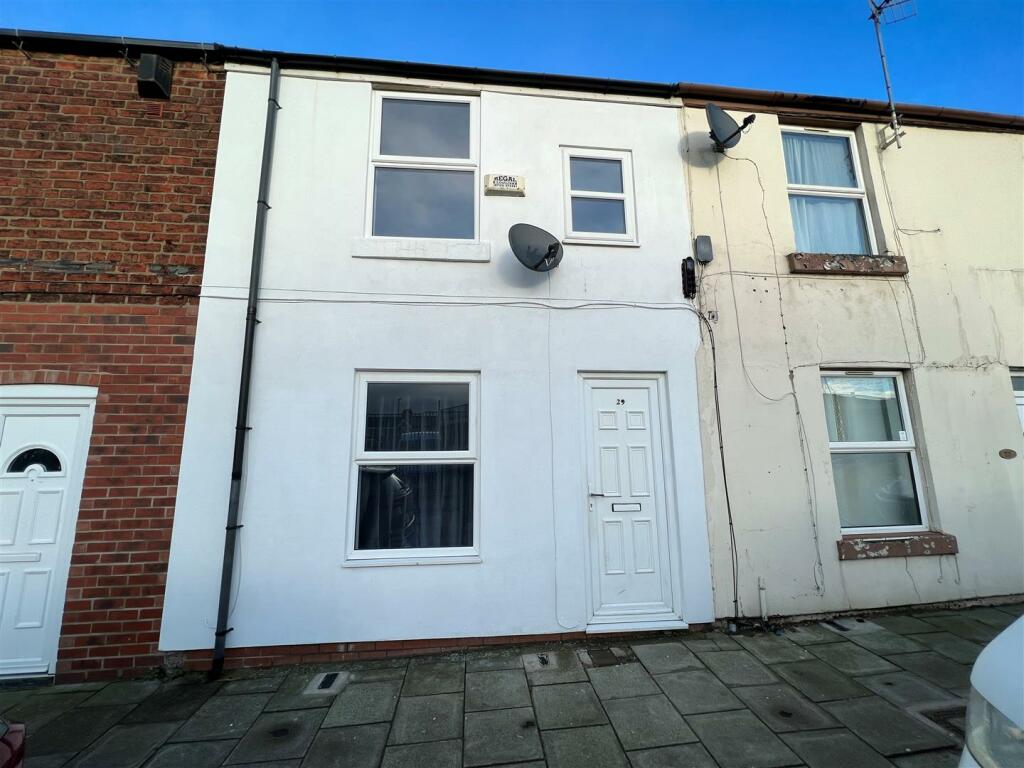 2 bedroom terraced house for sale in Lower Prospect Road, Scarborough, YO12