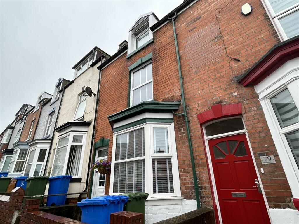 3 bedroom terraced house for sale in Trafalgar Road, Scarborough, YO12