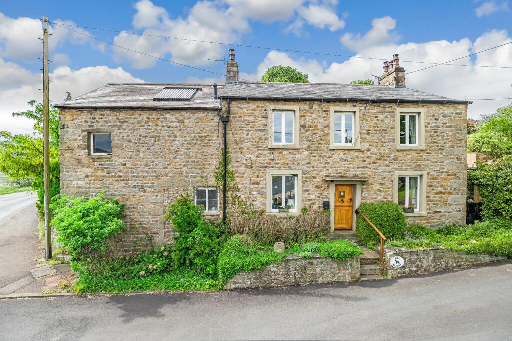 4 bedroom detached house for sale in Long Preston, Skipton, North