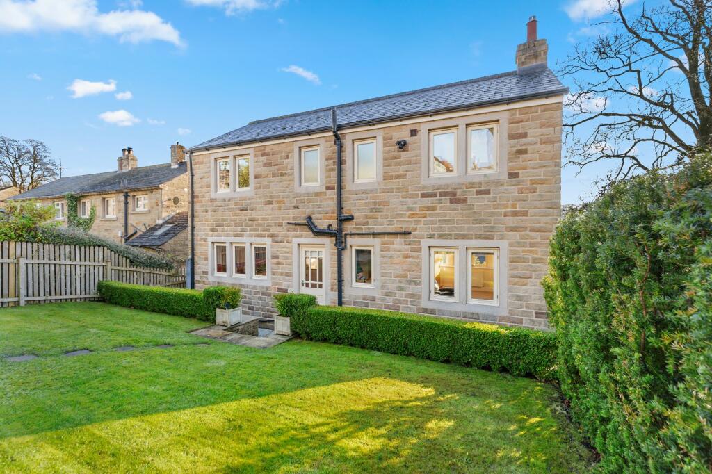 Additional property image - Queens Garth, Thornton in Craven, Skipton, North Yorkshire, BD23