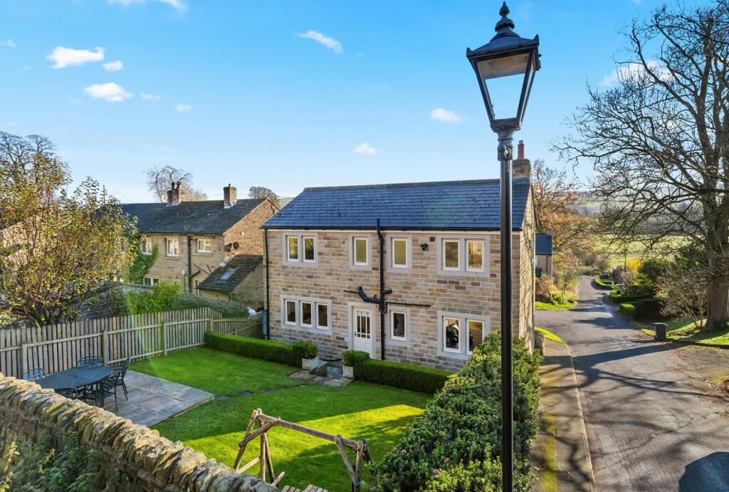 Additional property image - Queens Garth, Thornton in Craven, Skipton, North Yorkshire, BD23