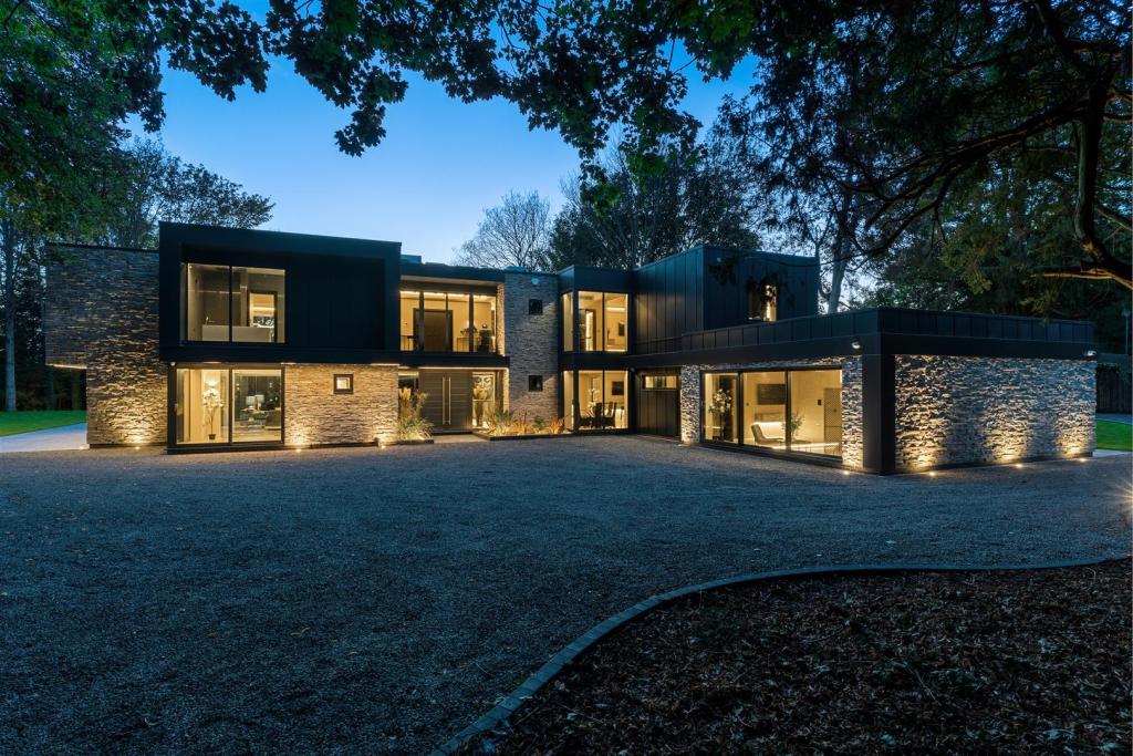 5 bedroom detached house for sale in Hall Lane, Colston Bassett