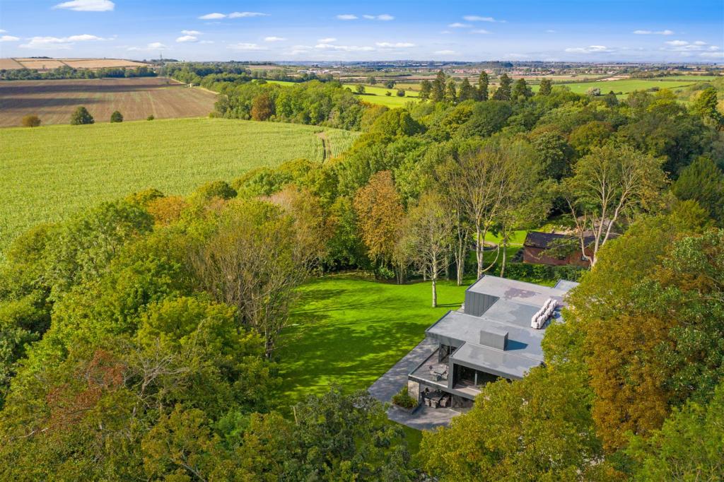 5 bedroom detached house for sale in Hall Lane, Colston Bassett