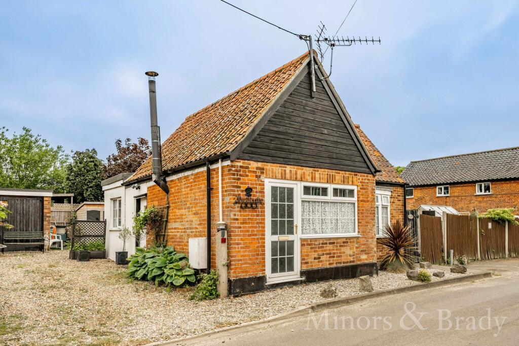 1 bedroom detached bungalow for sale in Butchers Common, Neatishead, NR12