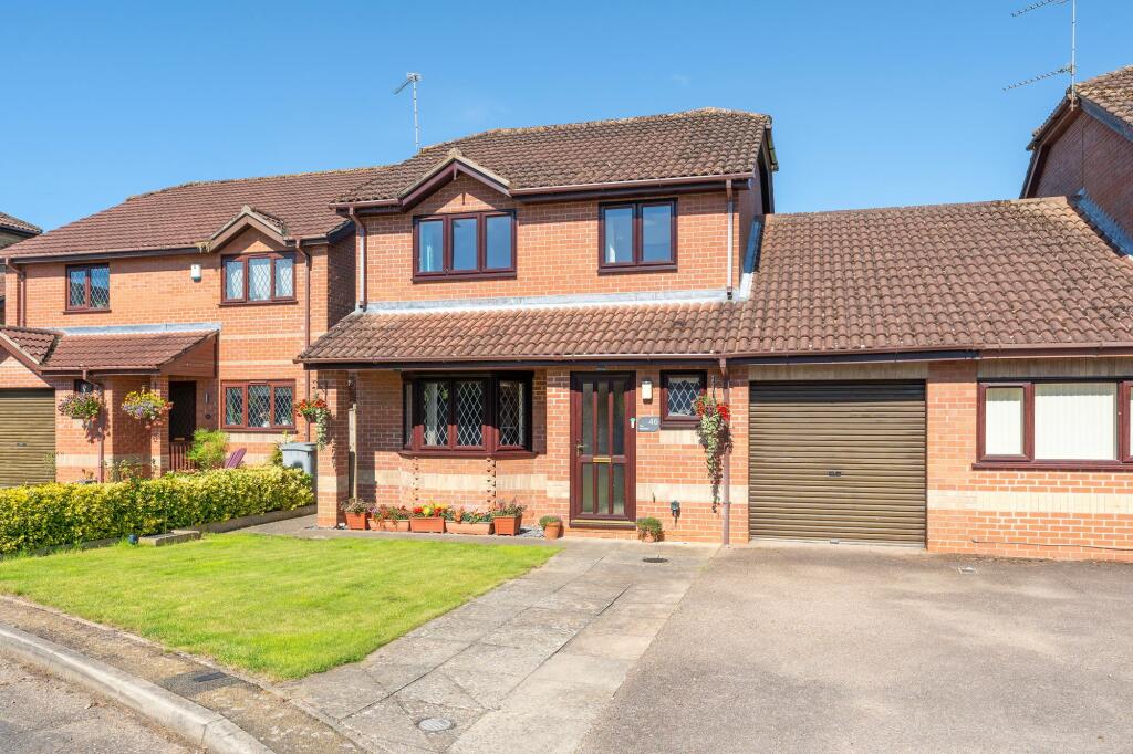 3 bedroom detached house for sale in Westfield Road, Brundall, NR13