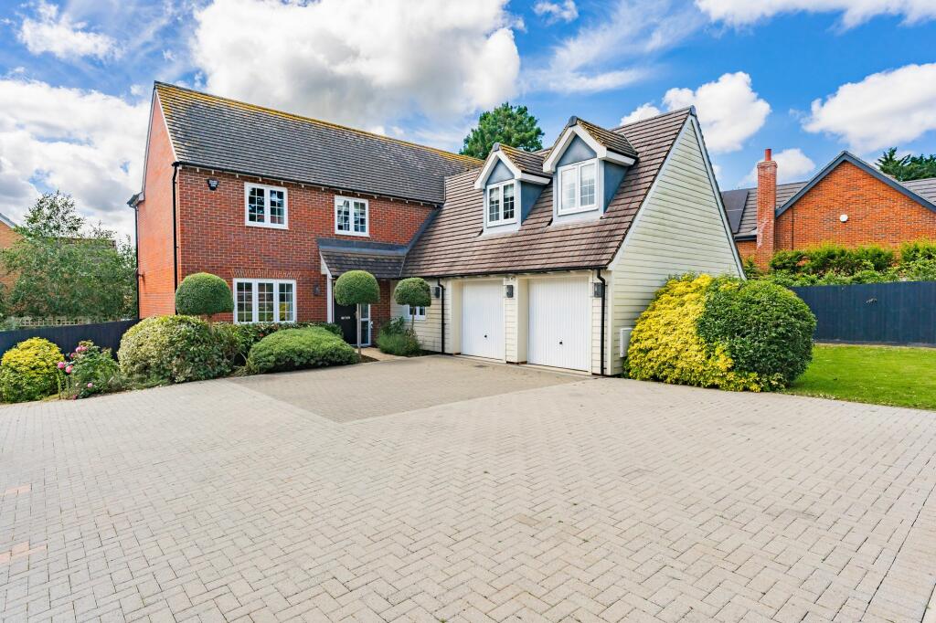5 bedroom detached house for sale in Strumpshaw Road, Brundall, NR13