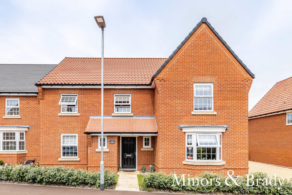 5 bedroom detached house for sale in Prince Of Wales Drive, Aylsham, NR11