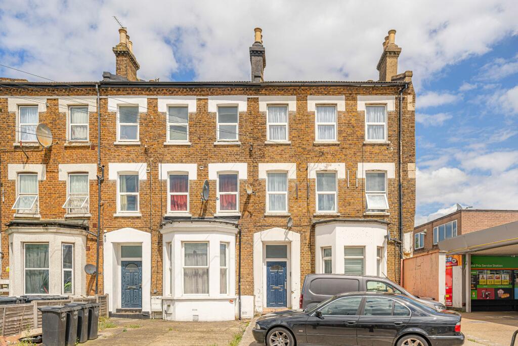 2 bedroom flat for sale in Church Street, London, N9
