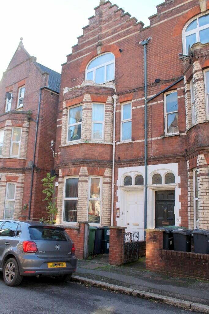Main image of property: Flat 3, 29 Haldon Road, Exeter, Devon, EX4 4DZ