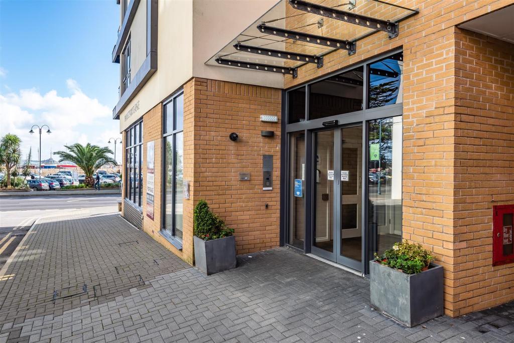 1 bedroom retirement property for sale in Mounts Bay Lodge, Penzance, TR18