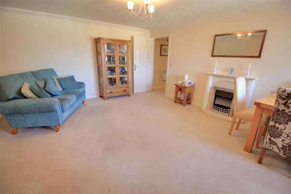 1 bedroom retirement property for sale in Royal Lodge, Gillingham, SP8