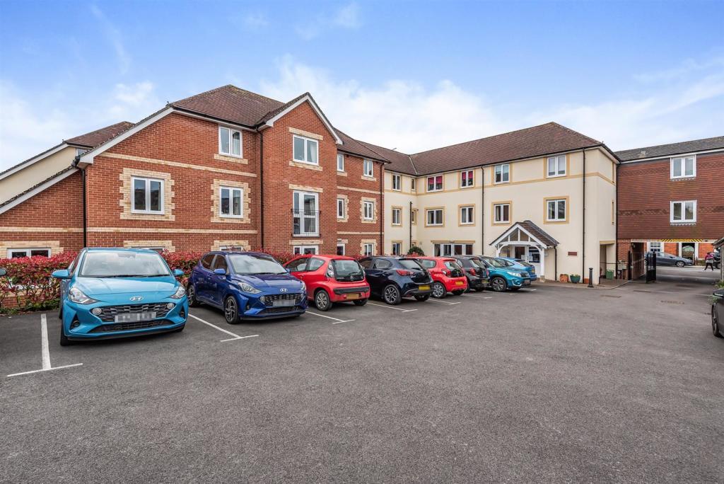 1 bedroom retirement property for sale in Royal Lodge, Gillingham, SP8