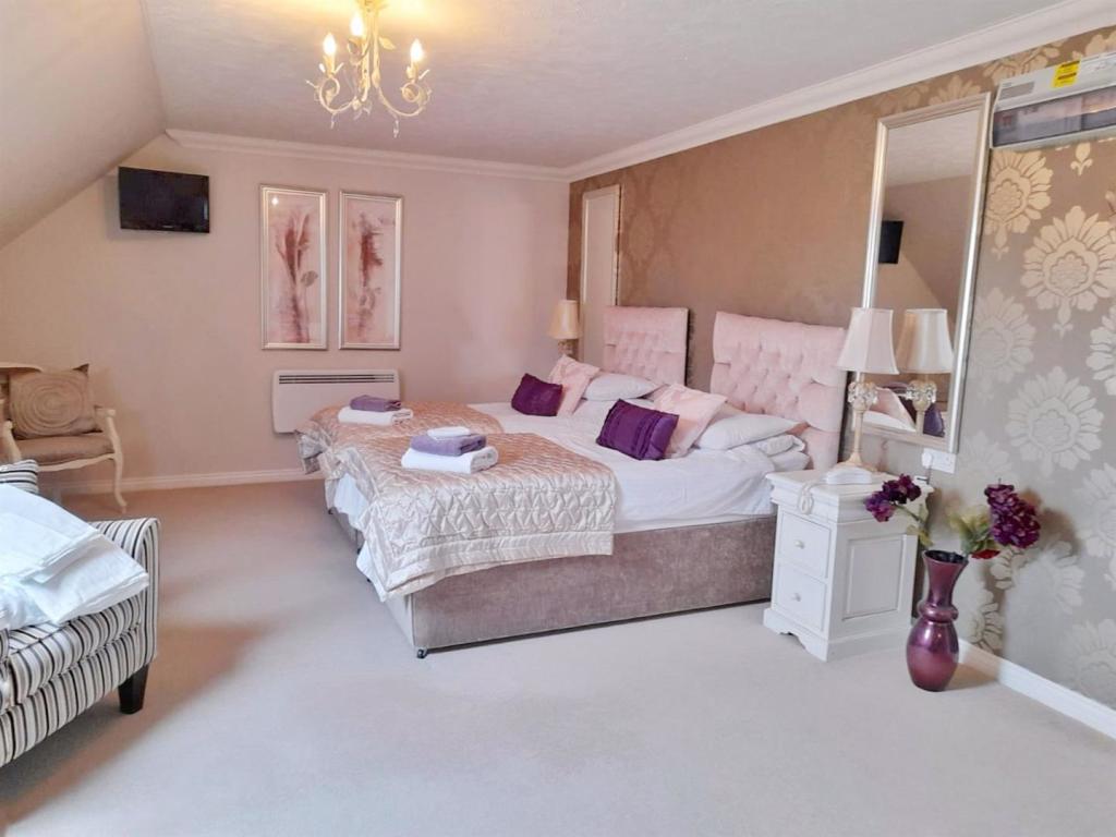 1 bedroom retirement property for sale in Royal Lodge, Gillingham, SP8