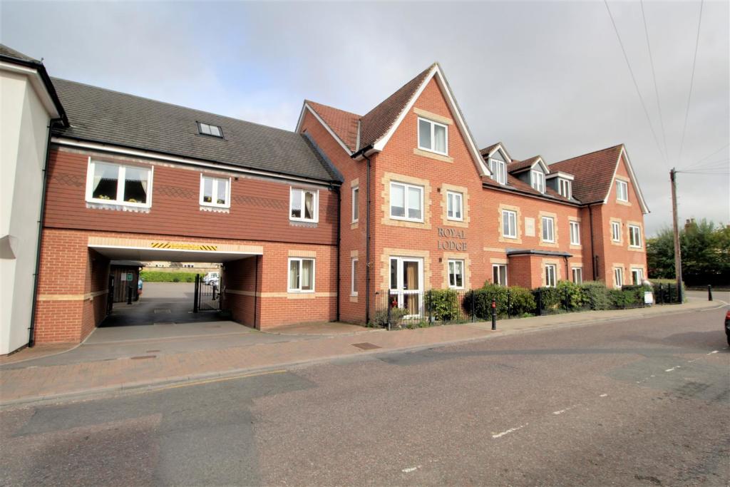 1 bedroom retirement property for sale in Royal Lodge, Gillingham, SP8
