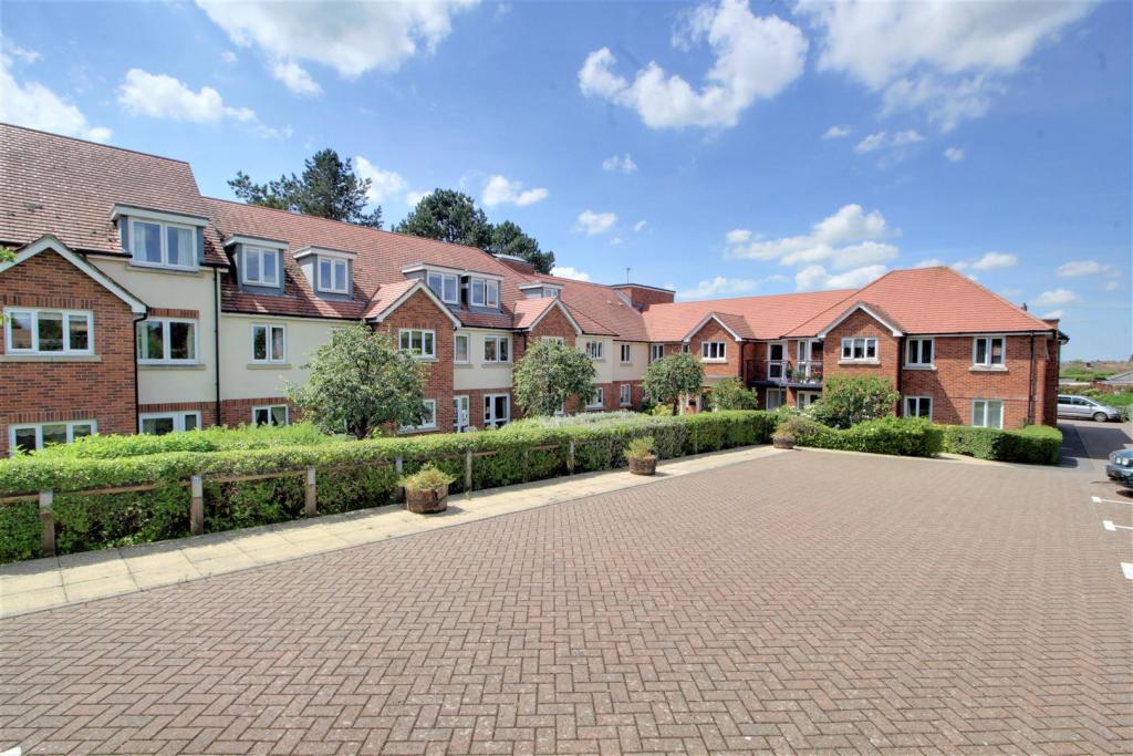 2 bedroom retirement property for sale in Windsor Lodge, Princes