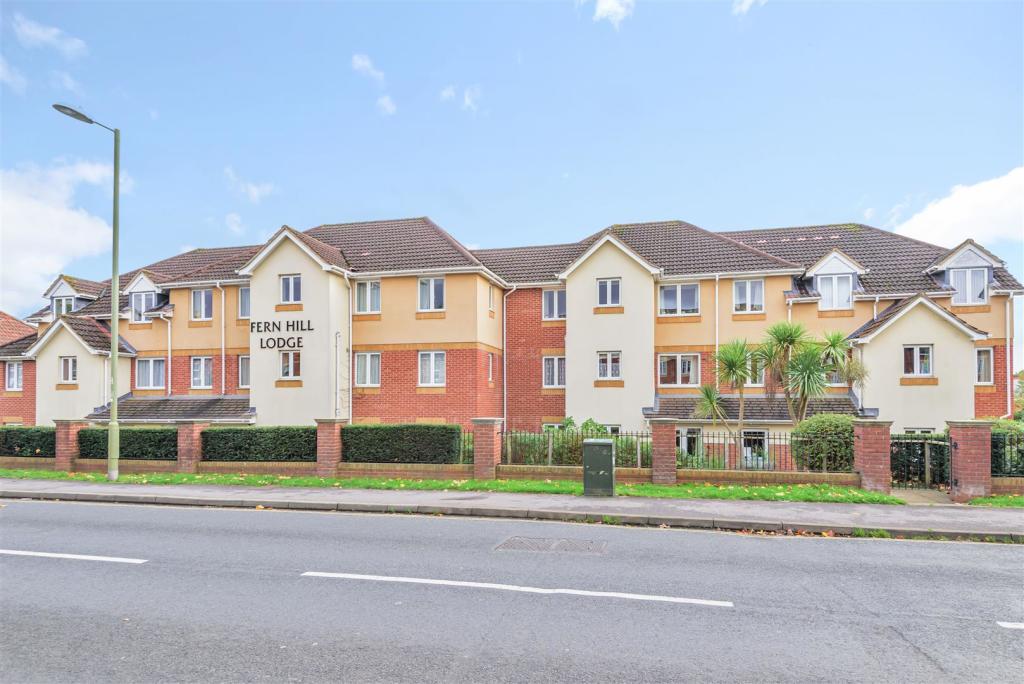 2-bedroom-retirement-property-for-sale-in-fernhill-lodge-farnborough-gu14