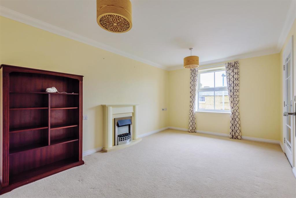 2 bedroom retirement property for sale in Moorhouse Lodge, Huntingdon, PE29