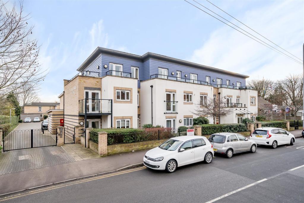 1 bedroom retirement property for sale in King Henry Lodge, Chingford, E4