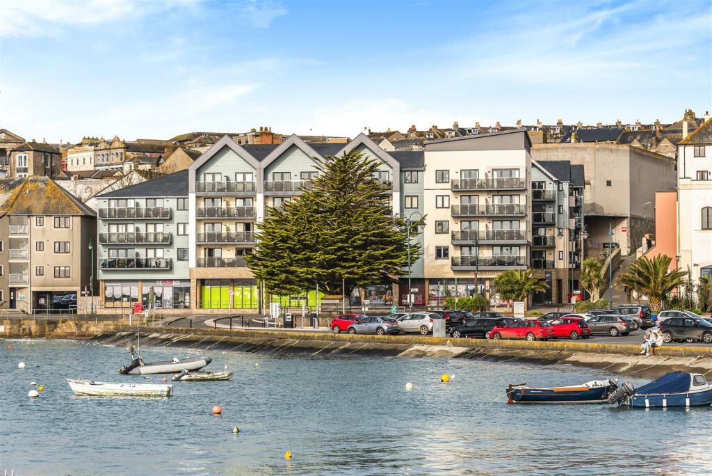 2 bedroom retirement property for sale in Mounts Bay Lodge, Penzance, TR18