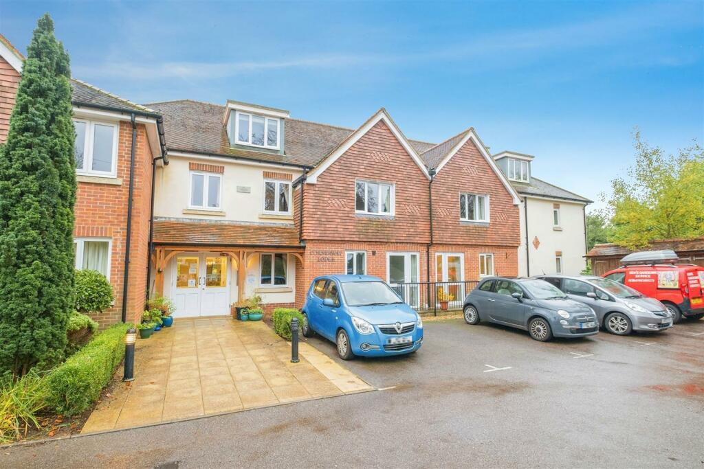 1 bedroom retirement property for sale in Cornerway Lodge, Hindhead, GU26
