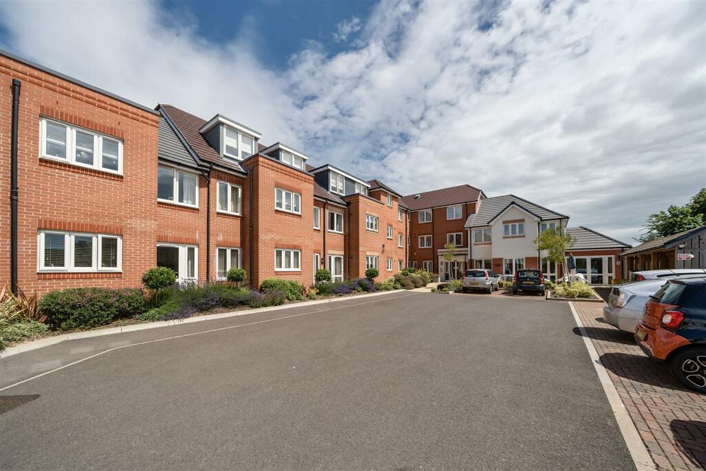 Additional property image - Cooper Lodge, Frinton-On-Sea