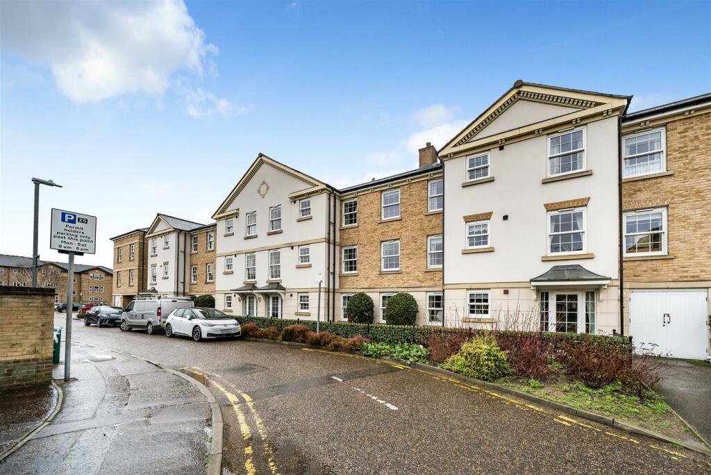 1 bedroom retirement property for sale in Tyrell Lodge, Chelmsford, CM2