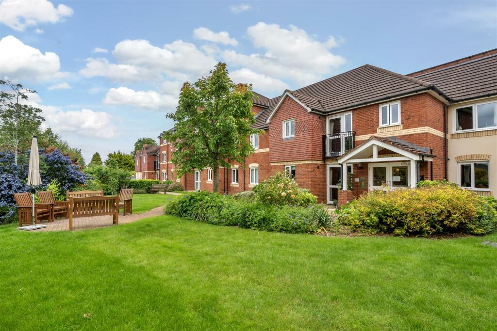 1 bedroom retirement property for sale in Hamlet Lodge, Gloucester, GL1