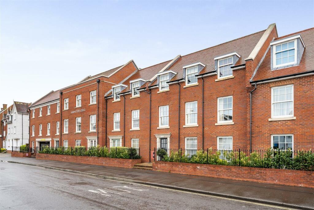 2 bedroom retirement property for sale in Harington Lodge, Chichester, PO19