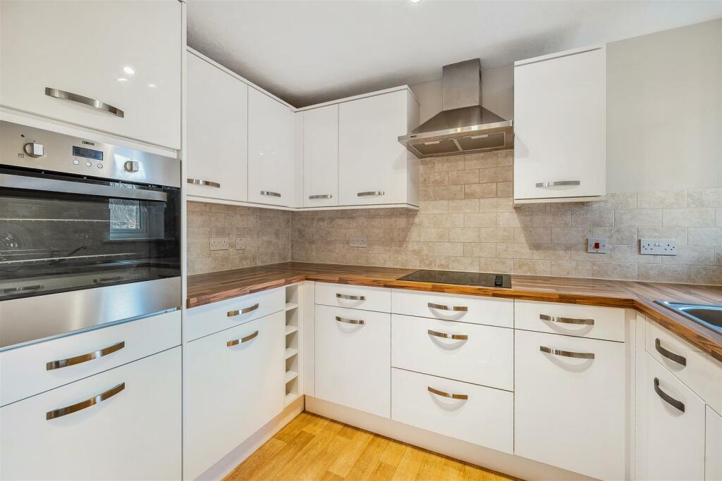 Additional property image - Greenacres Lodge, Warlingham