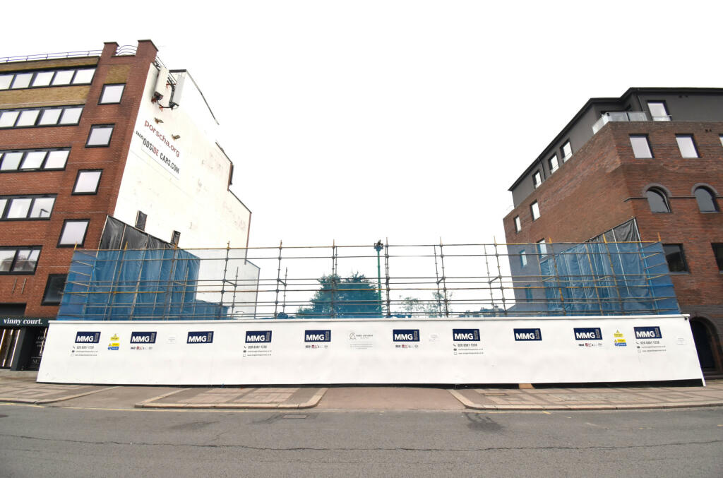 Main image of property: High Road, N12