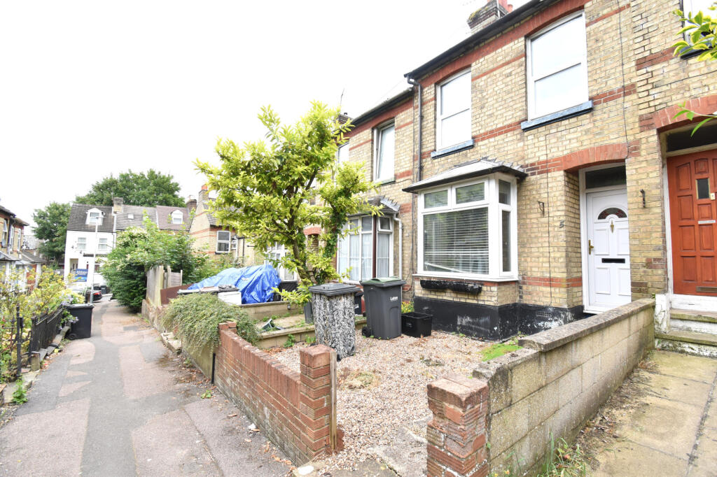 Main image of property: Gladstone Avenue, Luton, Bedfordshire, LU1