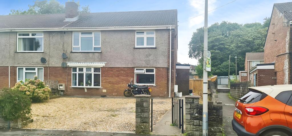 Main image of property: Heol Ffynnon, Loughor, SWANSEA