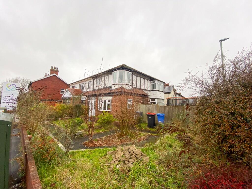 3 bedroom semidetached house for sale in Victoria Road East, Thornton