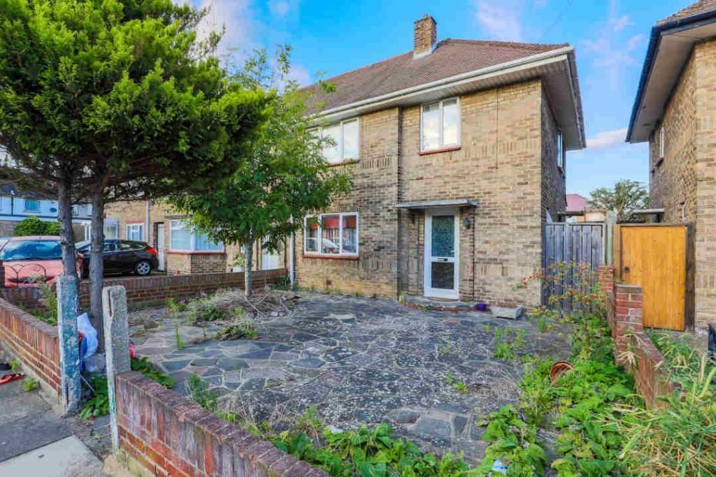 Main image of property: Chiltern Road, Ilford, London, IG2