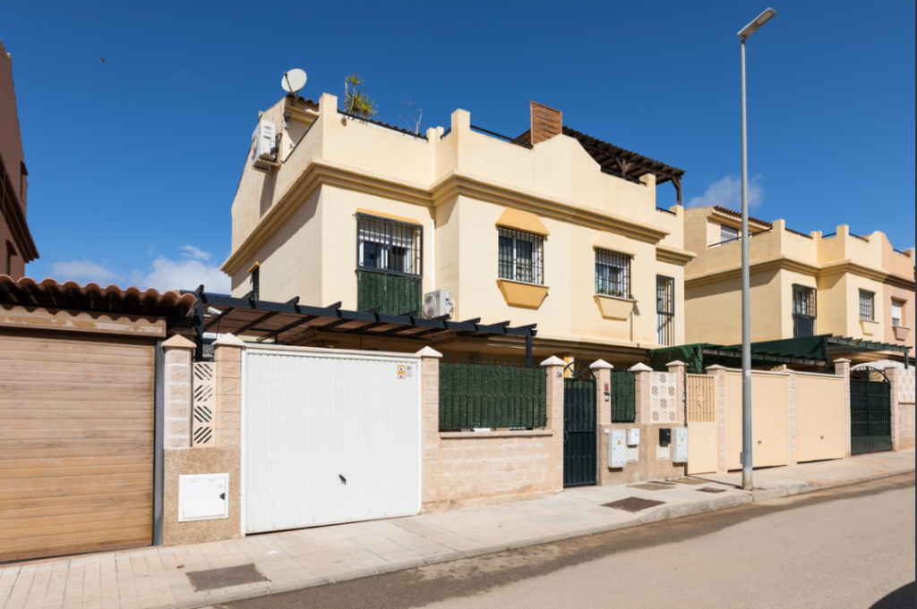 3 bed semi detached house in Cártama, Málaga...
