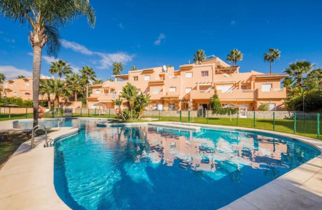 3 bed Apartment for sale in Elviria (Marbella)...