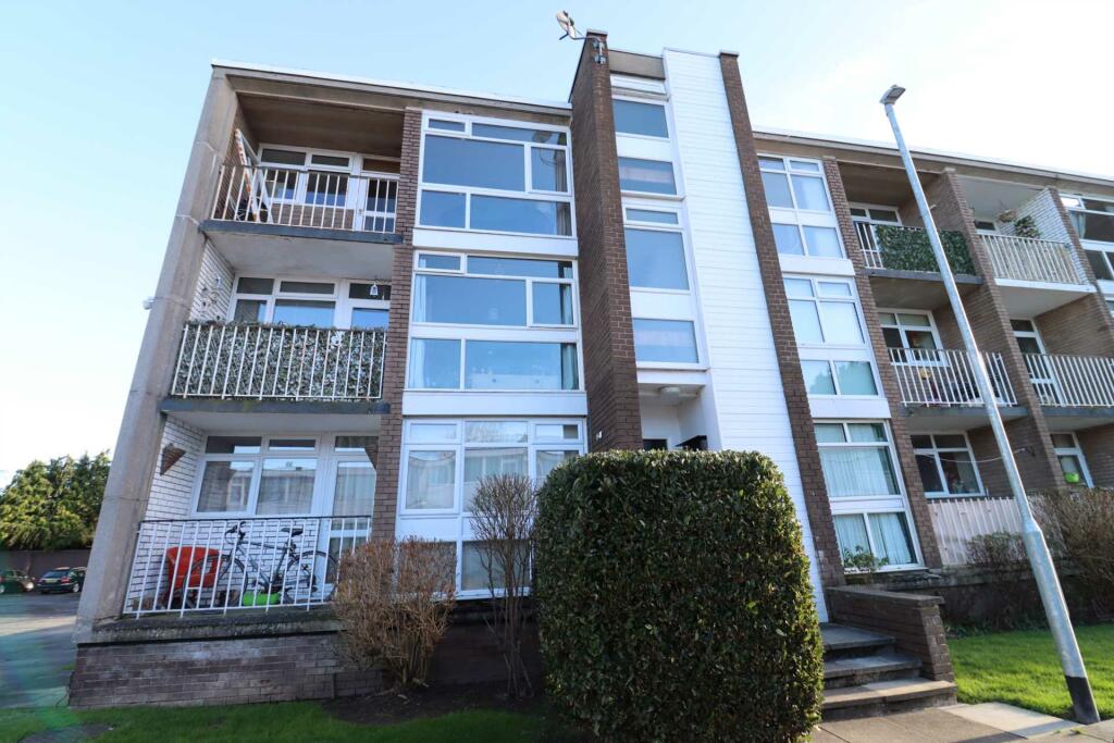 2 bedroom apartment for sale in Hornby Avenue, Bromborough, CH62